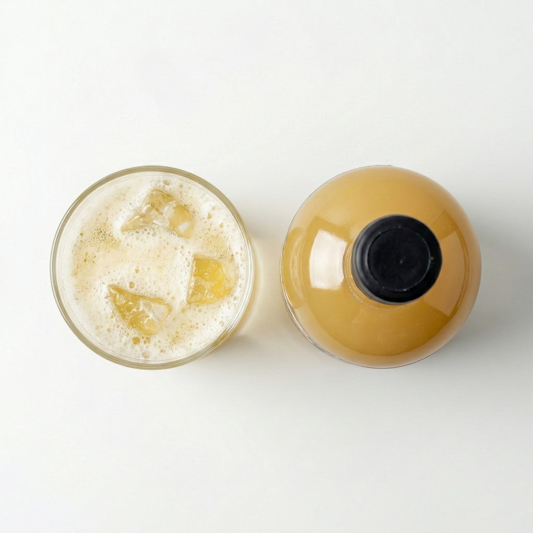 Ingwer Drink selbst gemixt mit eine Flasche Premium Bio Ingwer Sirup 
